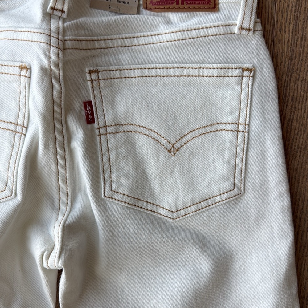 NWT SUPER LOW BOOT CUT LEVI’S - Picture 6 of 6